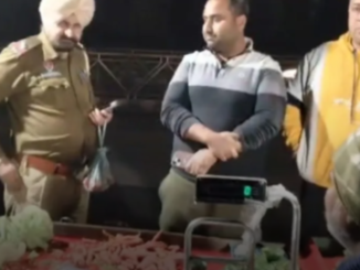 अमृतसर में पुलिसकर्मी पर सब्जीवालों को धमकाने का आरोप, वीडियो वायरल